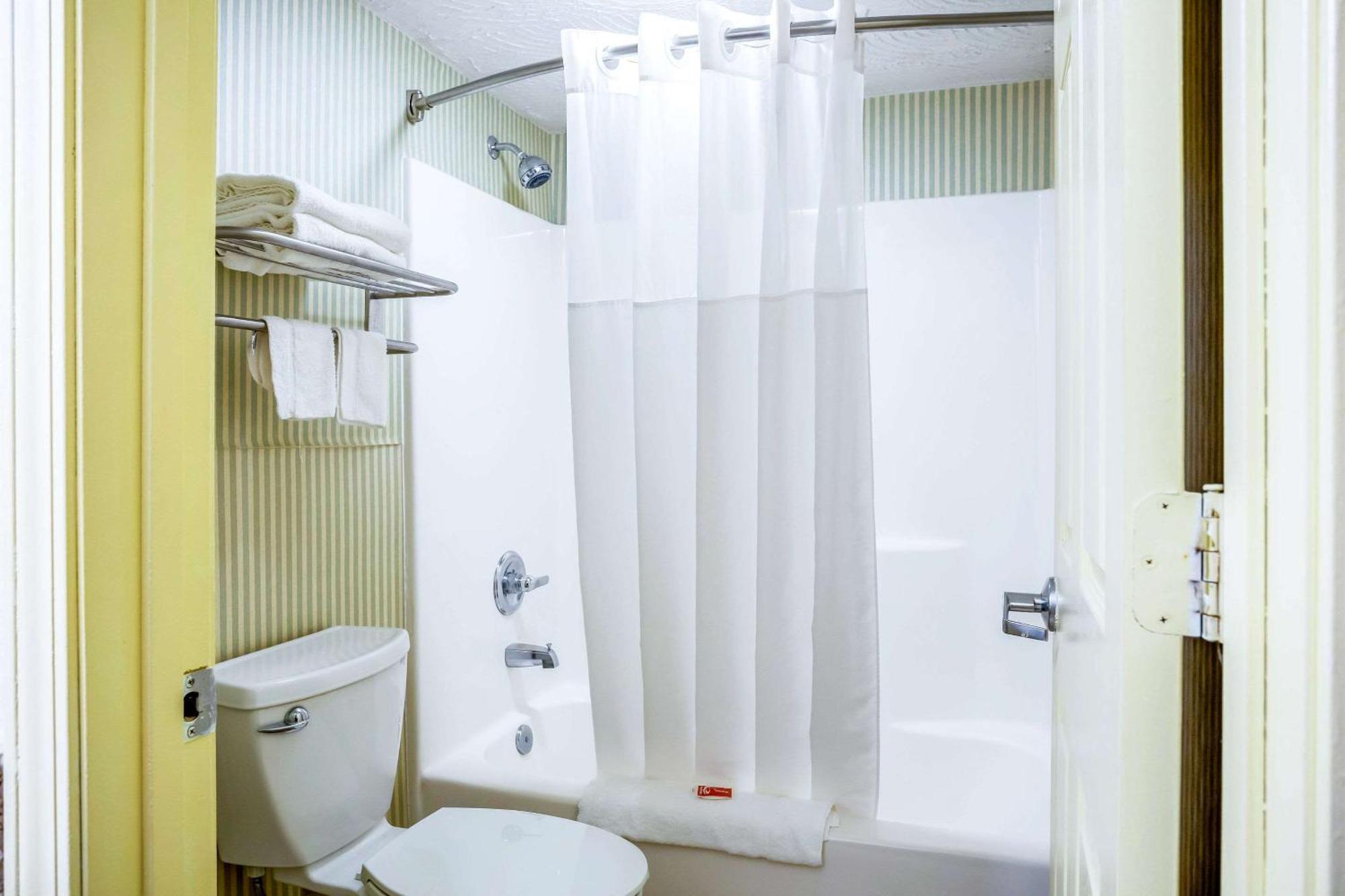 Econo Lodge Huntington - Barboursville University Area Bagian luar foto