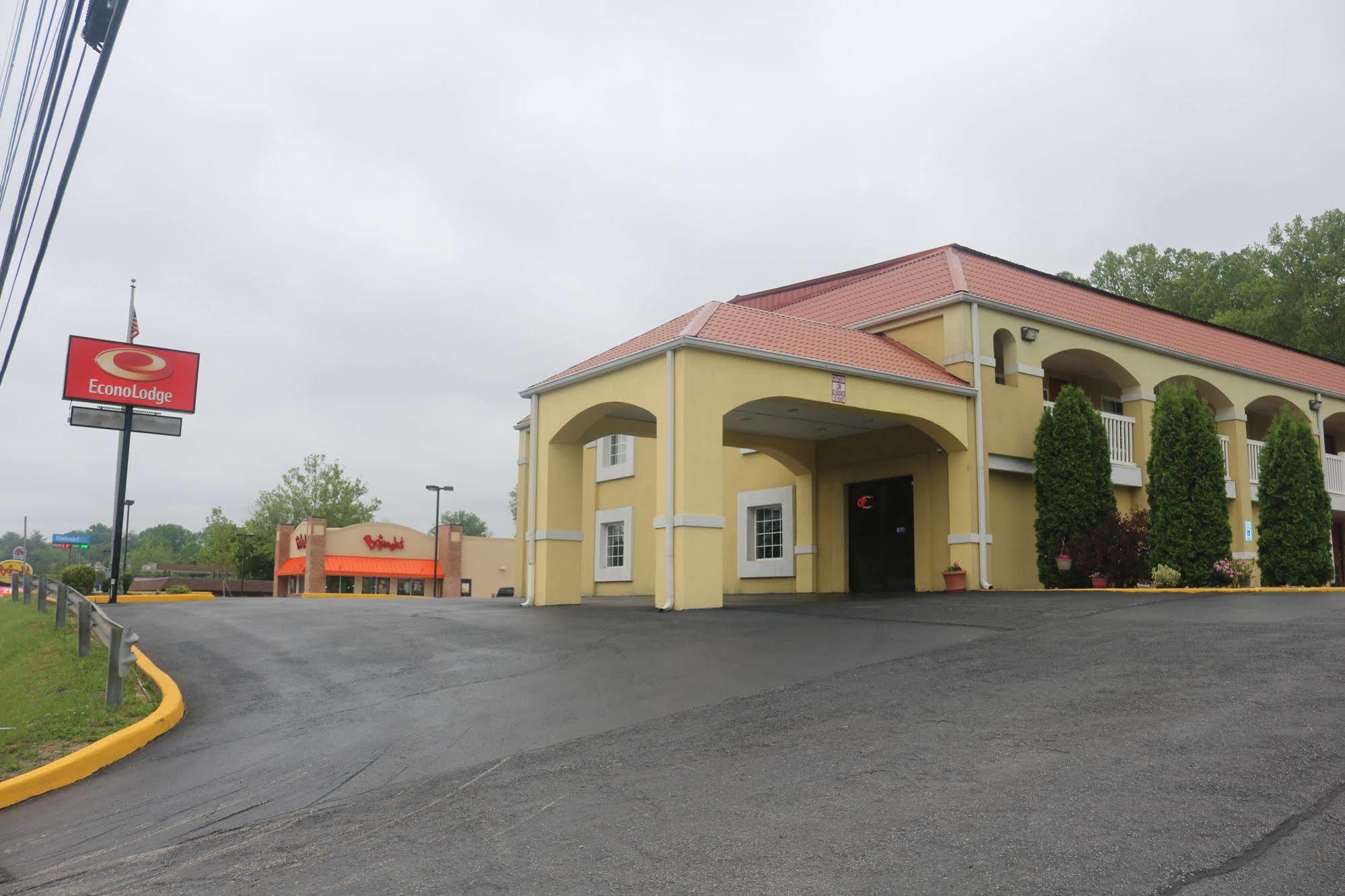 Econo Lodge Huntington - Barboursville University Area Bagian luar foto
